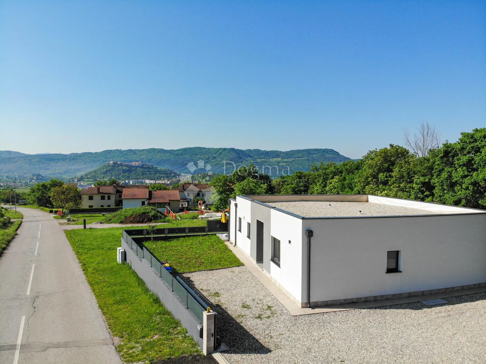 buzet, atraktivna kuća s bazenom i prekrasnim pogledom - slika 2