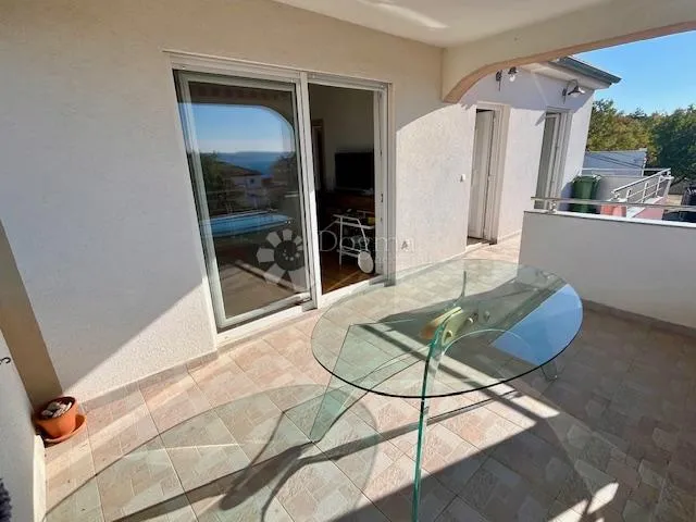 ekskluzivno samo u dogmi!crikvenica,stan 70m2 sa terasom i pogledom na more - slika 14