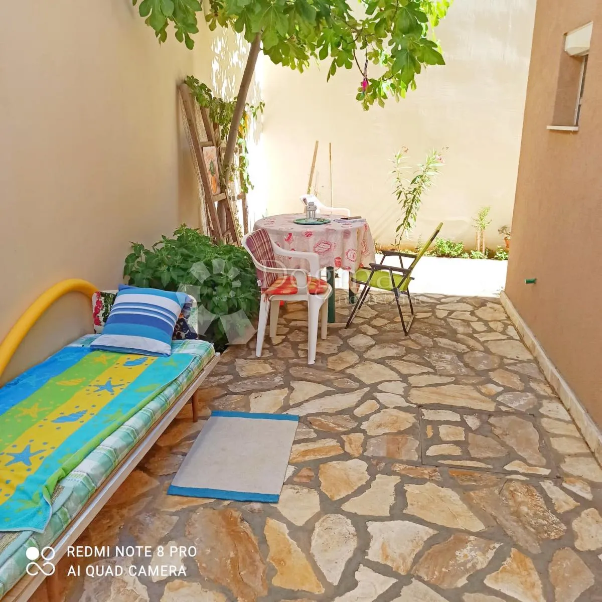prodaja kuće 80m od mora, 6 apartmana - slika 12