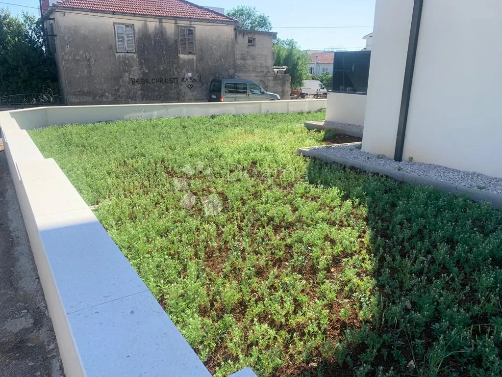 vodice-novogradnja sa garažom, 143m2 - slika 10