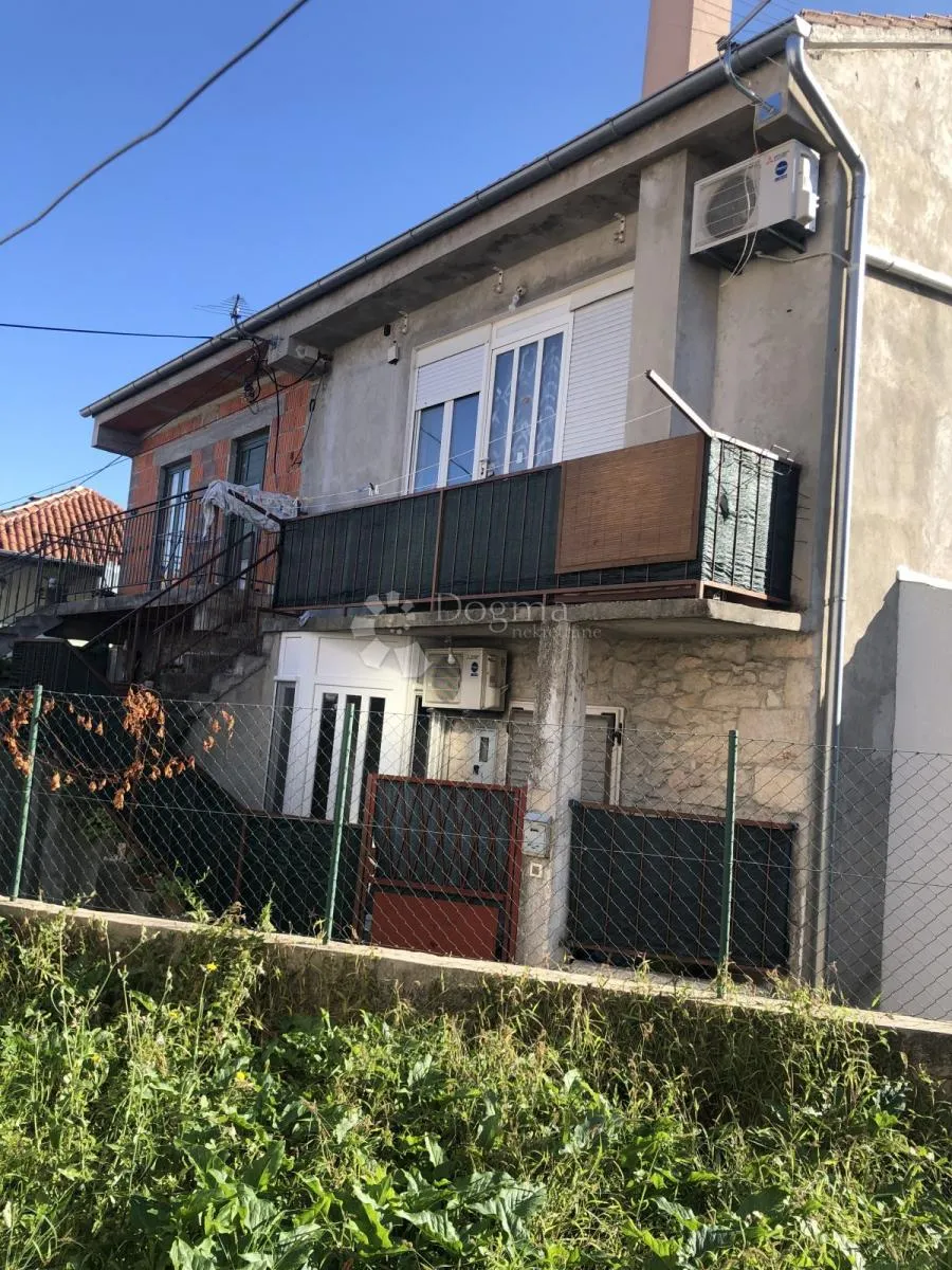 kuća s potencijalom 200m od mora - slika 2