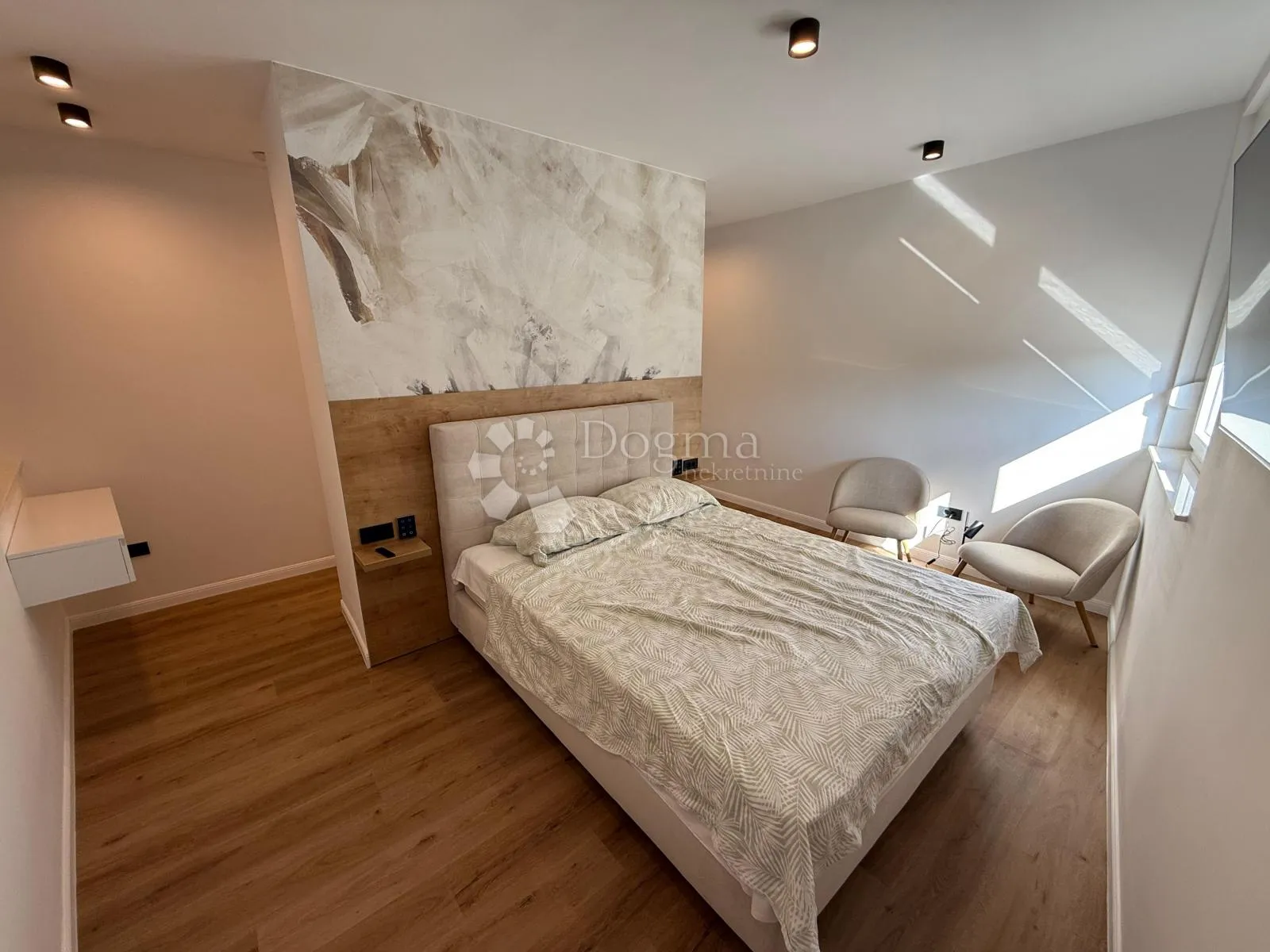 pag, luksuzna vila s bazenom-80m od mora - slika 19