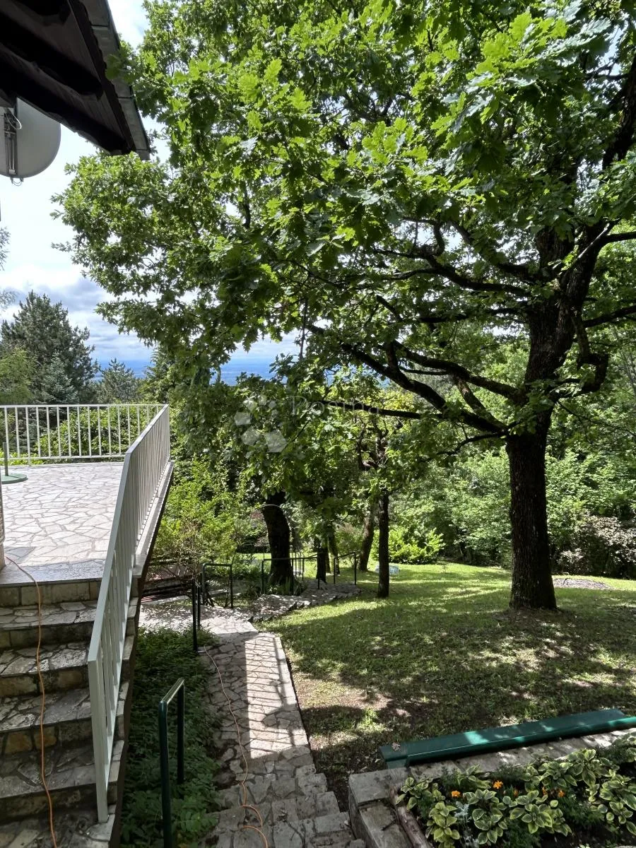 plešivica – kuća s panoramskim pogledom i velikom okućnicom - slika 11