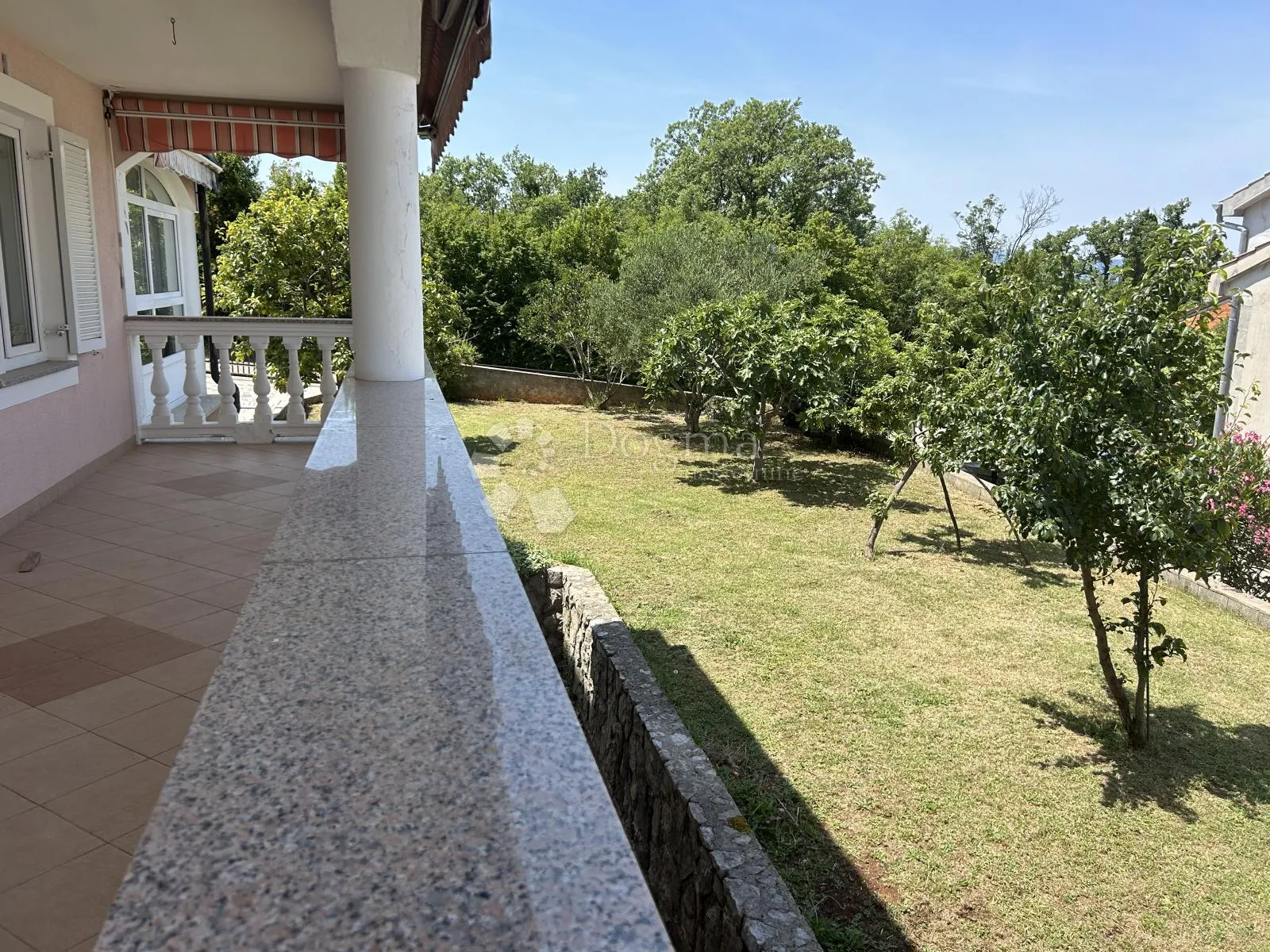 otok krk-kuća s tri stambene jedinice i garažom - slika 12