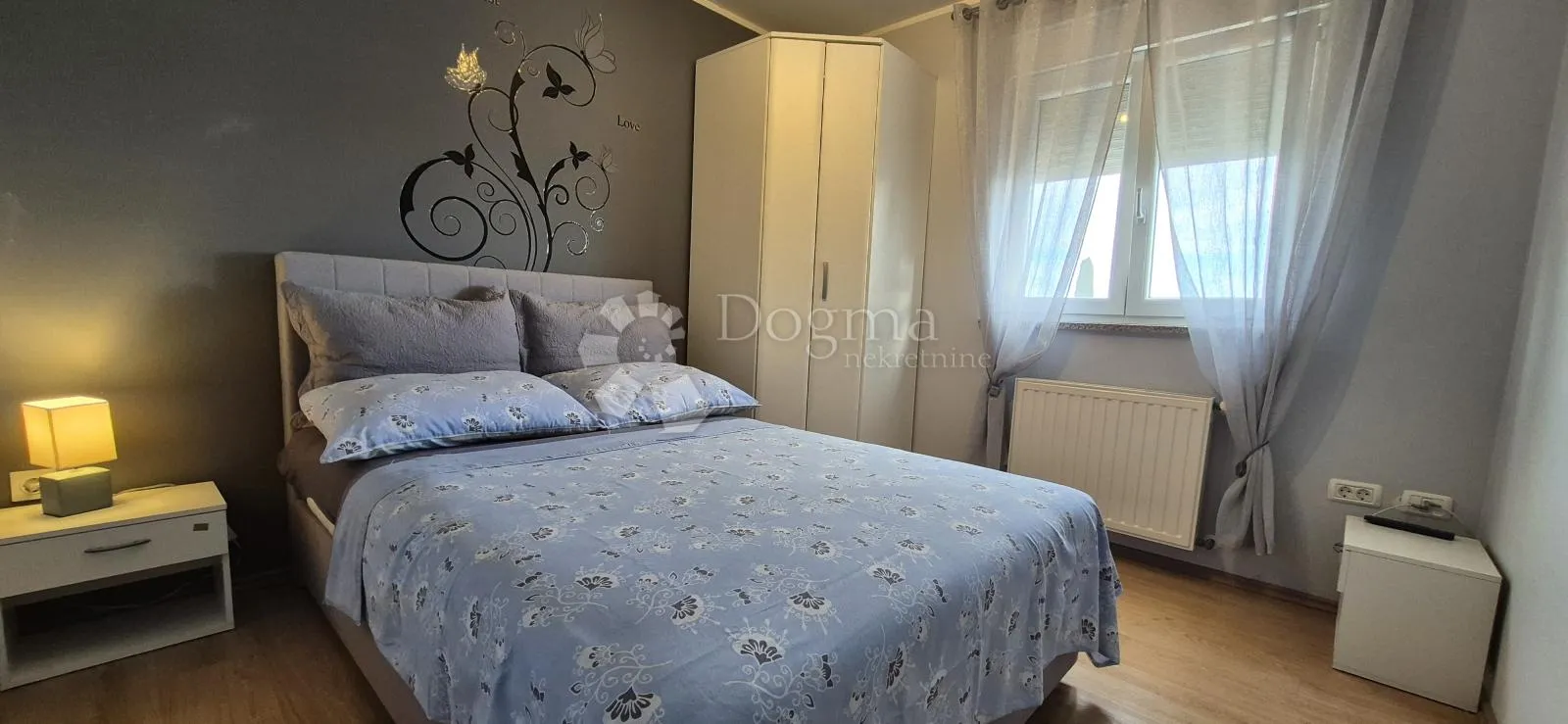 kuća sa 2 stana i bazenom - slika 73