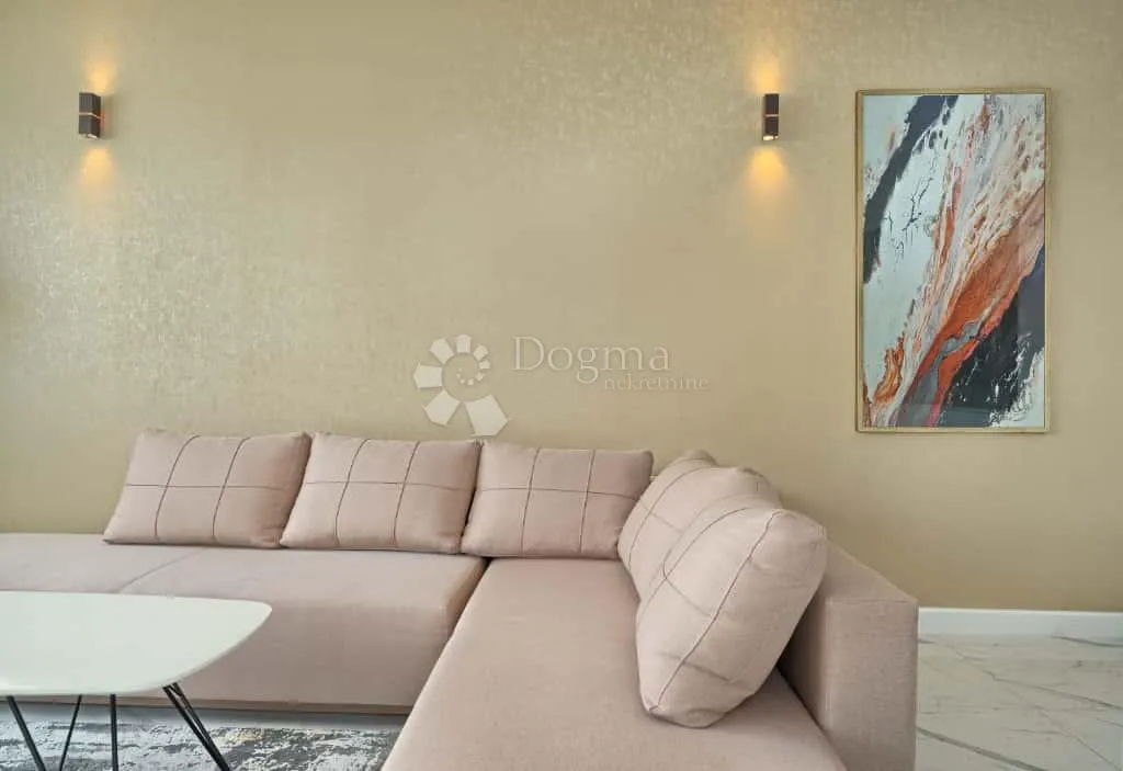 vila s bazenom u strožancu - slika 34