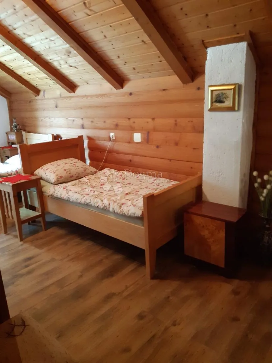 samostojeća kuća u liču za najam - slika 13