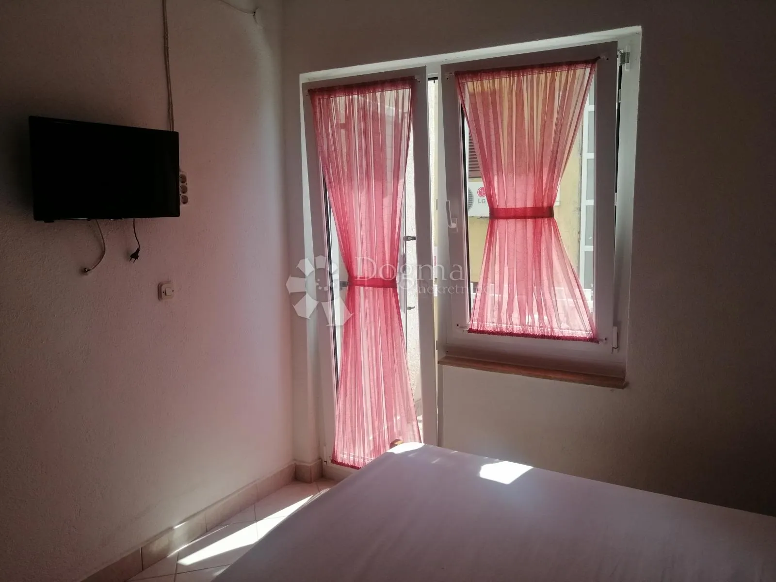 tribunj - kuća s 9 apartmana + građevinska parcela 418 m2 - slika 30