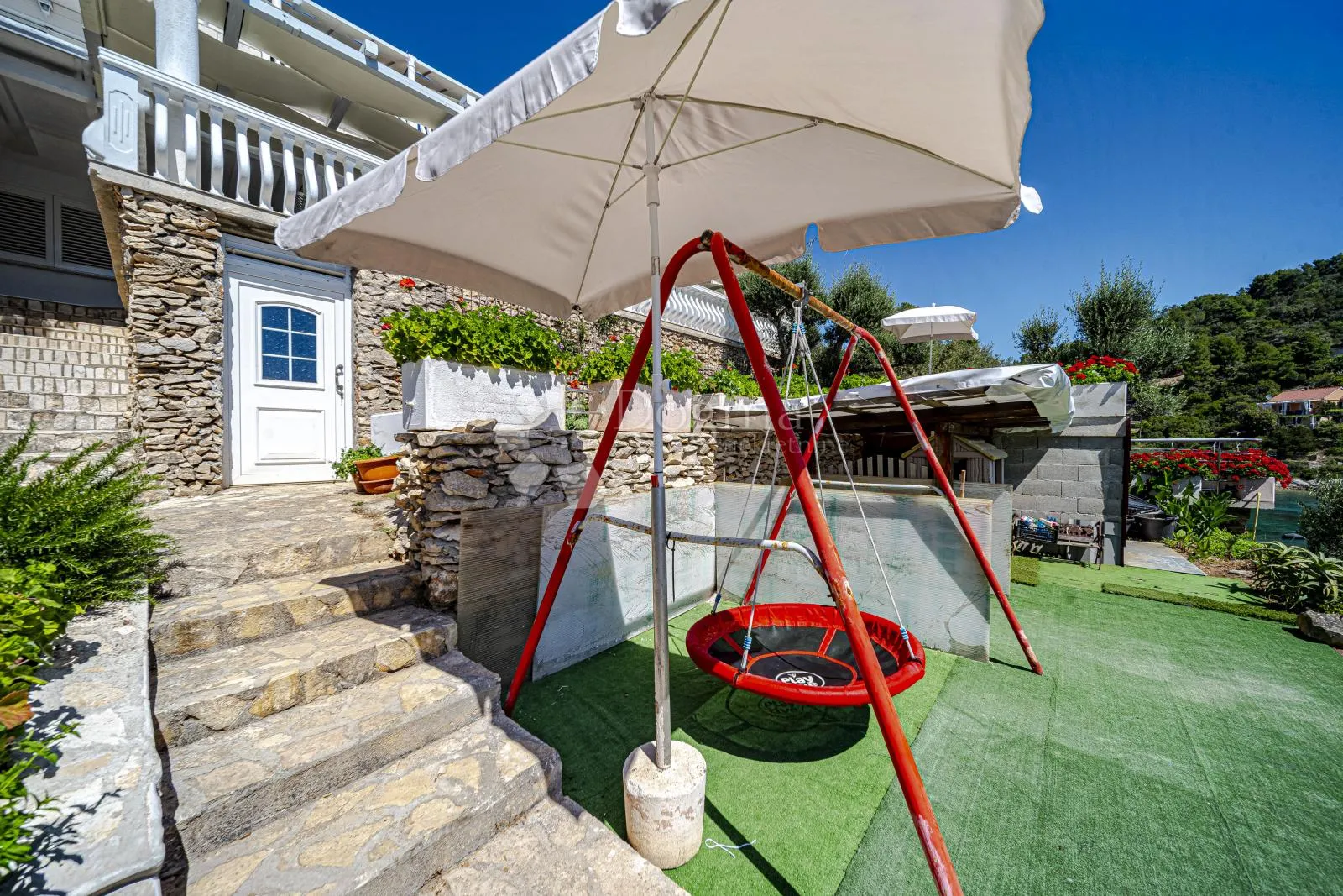 prvi red do mora: samoodrživa apartmanska vila s uhodanim poslovanjem – vela luka, korčula - slika 60