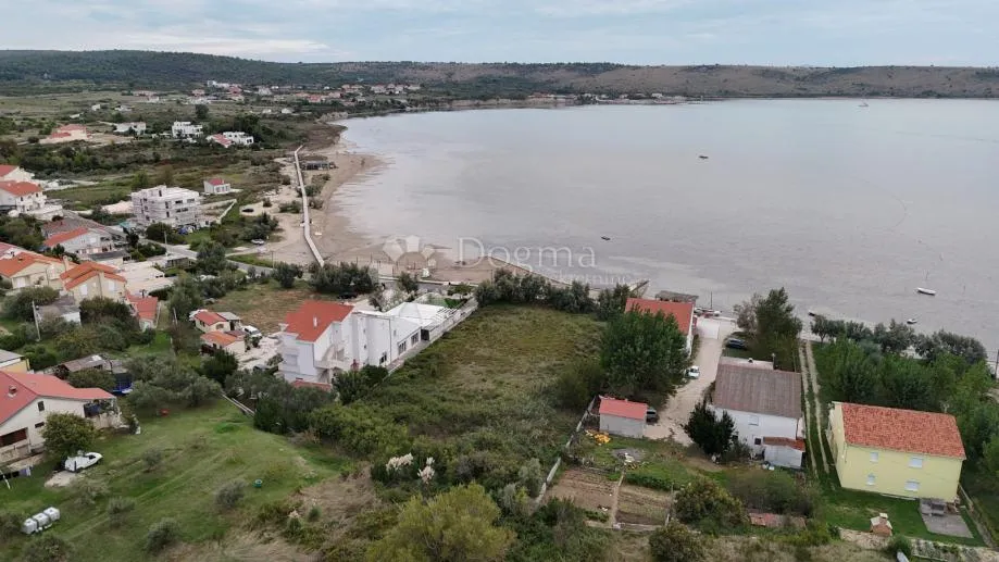 ljubač prvi red: 3034 m² uz pješčanu plažu - slika 5