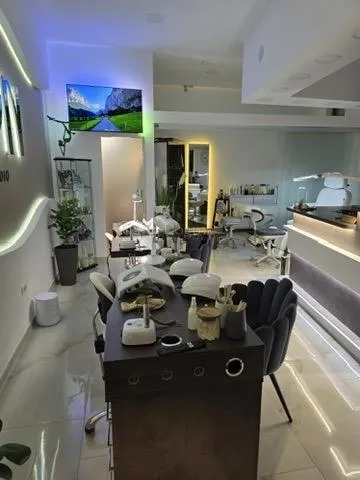iznajmljuje se vrhunski opremljen kozmetički salon u srcu grada - slika 9