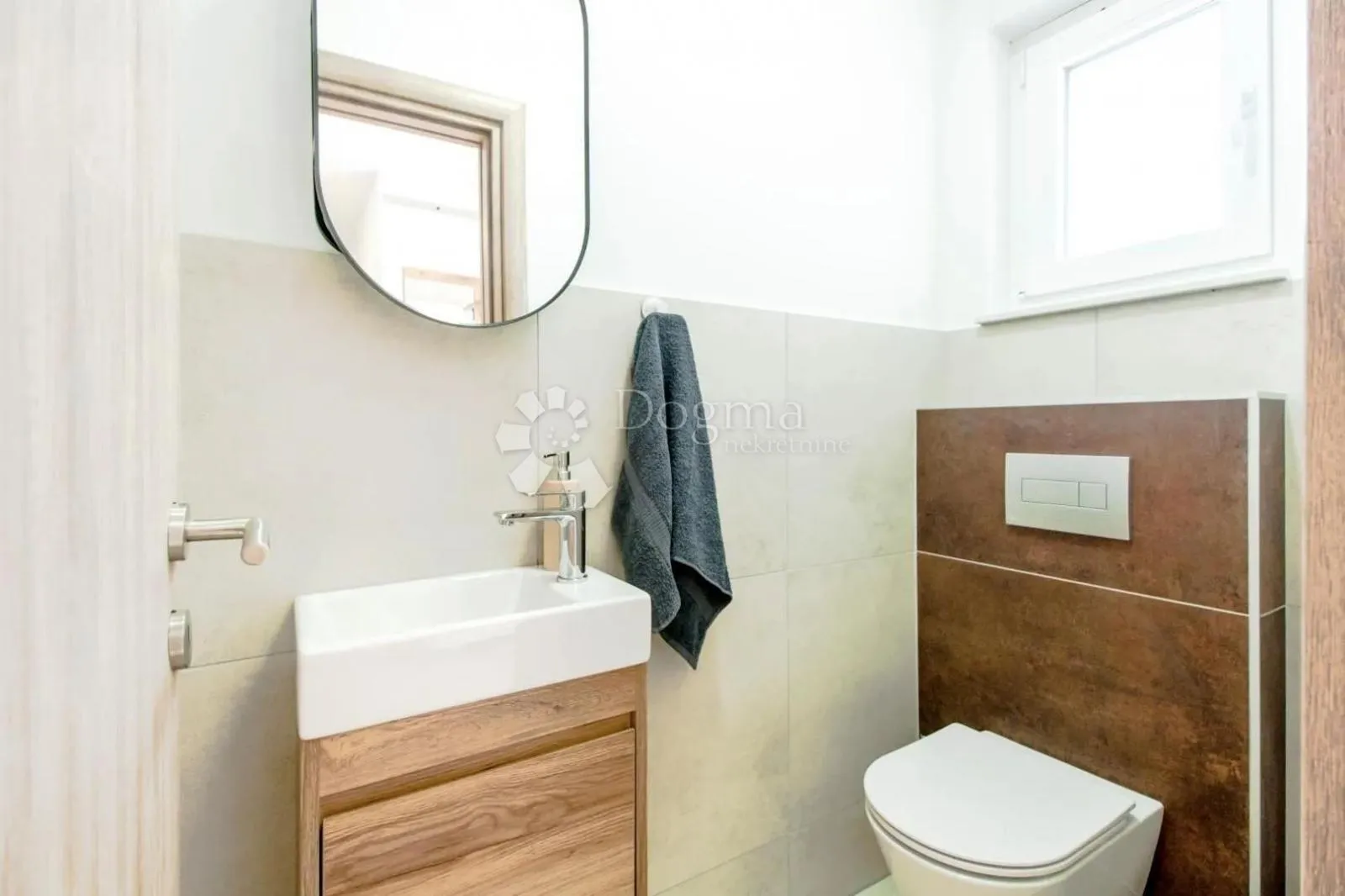 villa sa bazenom, konobom i 3800m2 okućnice - slika 30