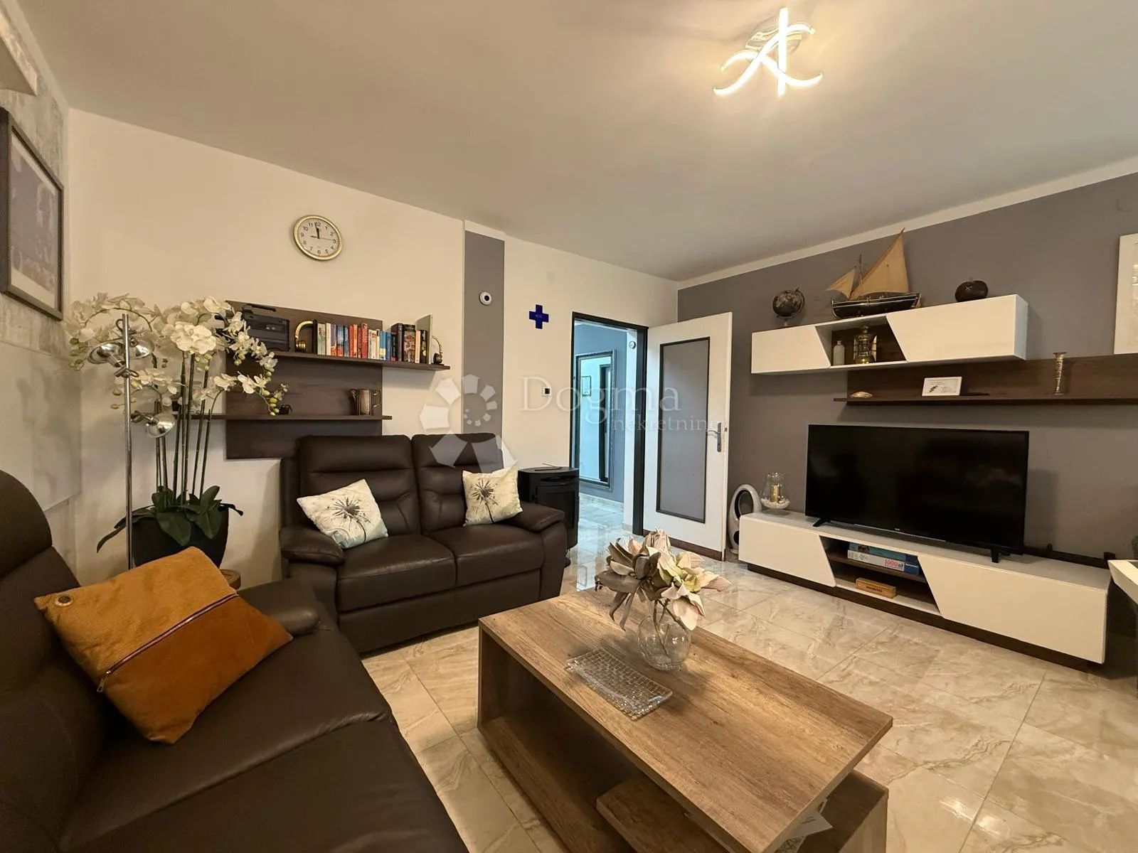 kuća s 2 stana - 300 m od mora - slika 6