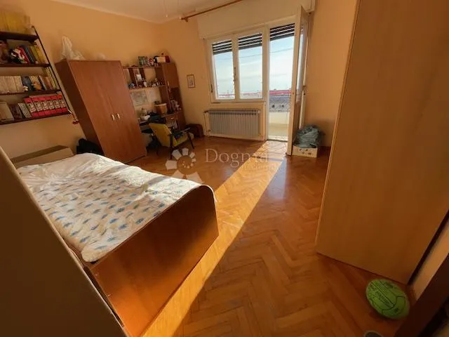 kantrida -350m2,p+1+2 ,p.prostor 40m2,okućnice 750m2 - slika 4