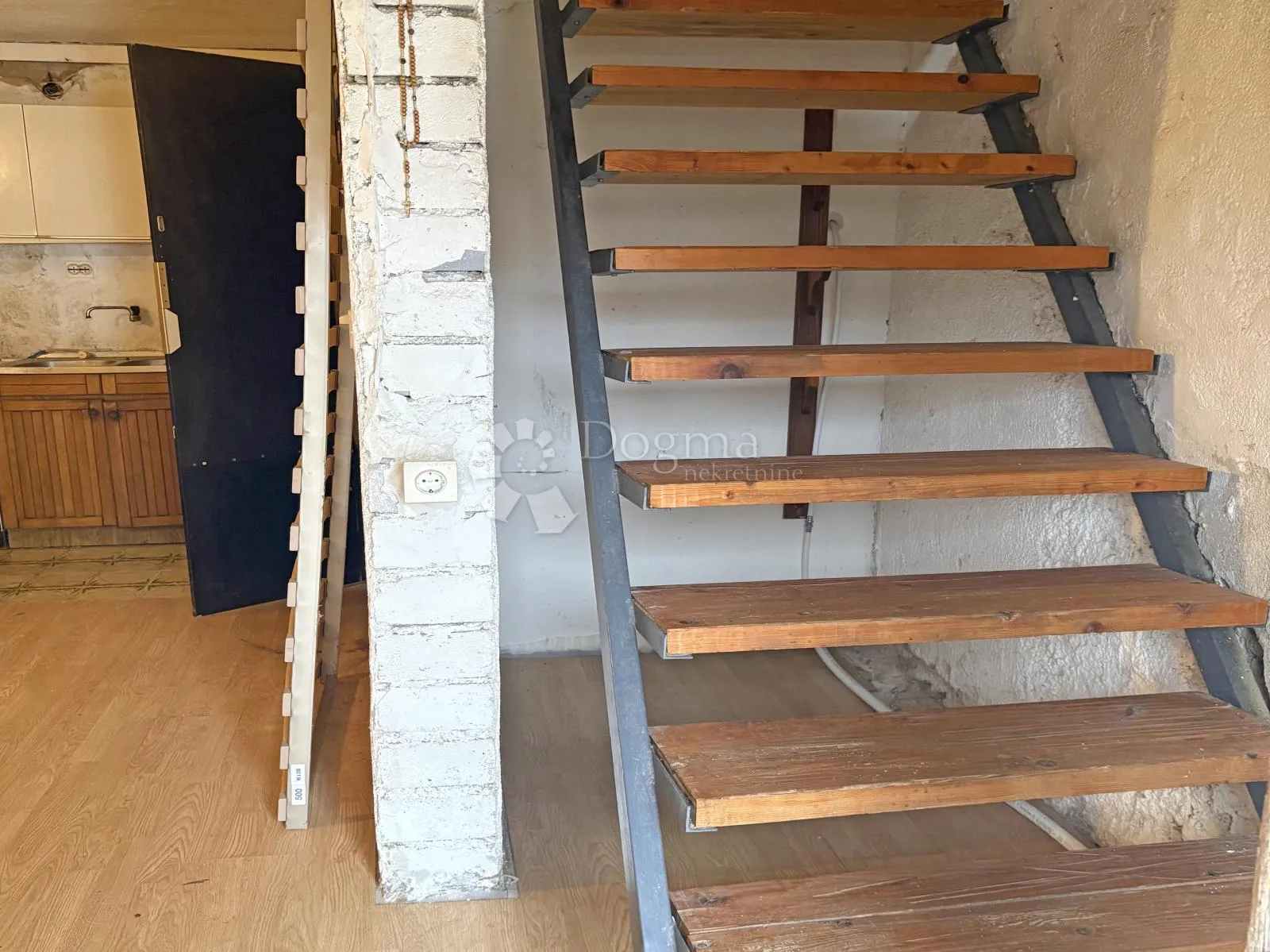 kaštelir-kuća u nizu za renovaciju - slika 8