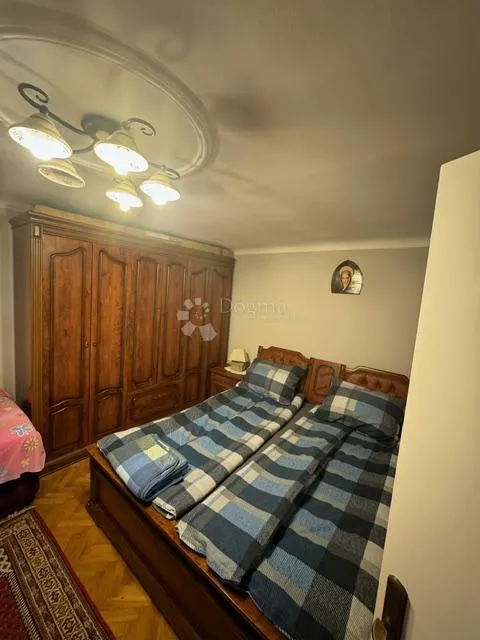 komforan stan/polovica kuće sa terasom i parkirnim mjestom - slika 19