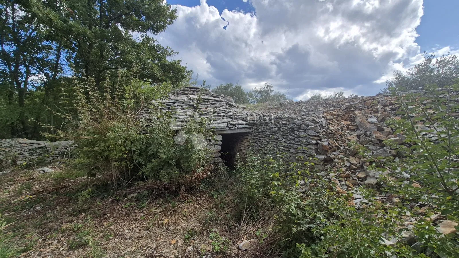 poljoprivredno zemljište sa kažunom površine 3550 m2 - slika 3