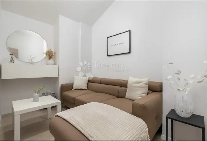 drenova -kuća 126m2,dva stana ,kompletno adaptirana!! - slika 3