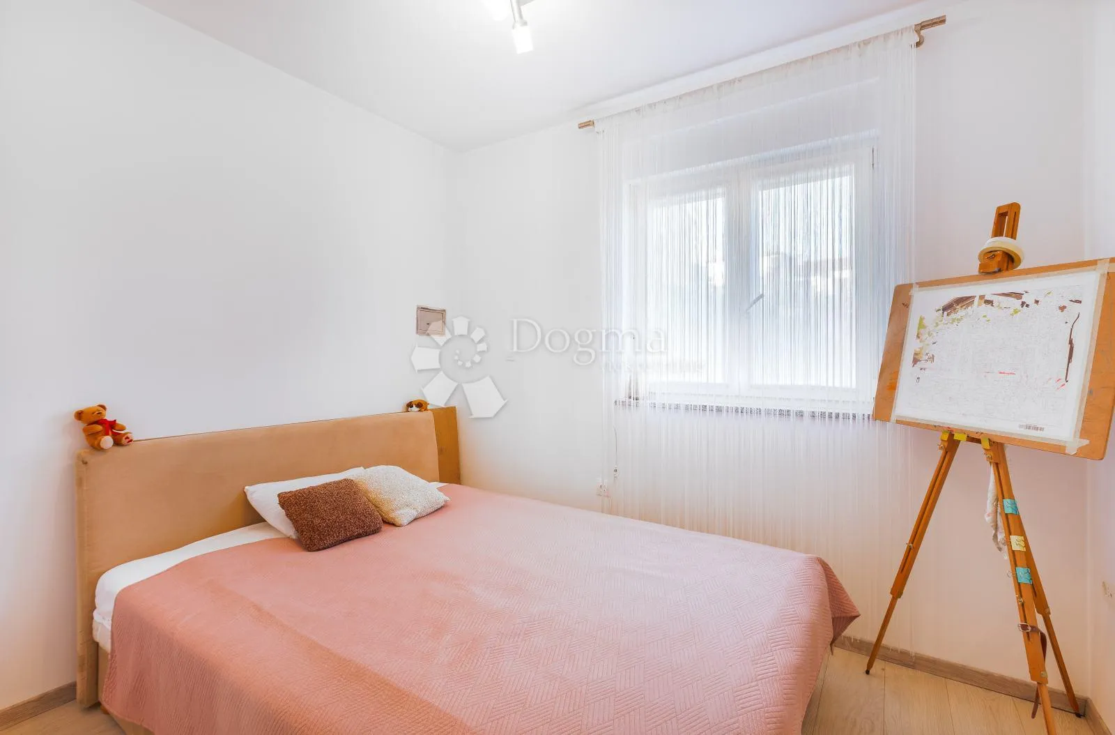 2 stana s privatnim dvorištem i 3 parkirna mjesta! - slika 12