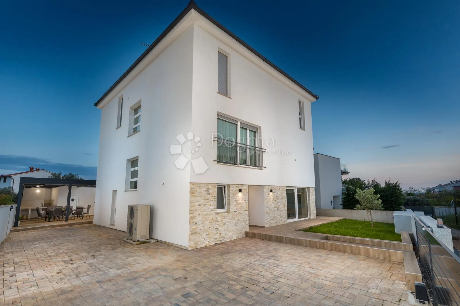 luksuzna villa 700 m od plaže s pogledom na more i brijune! - slika 25