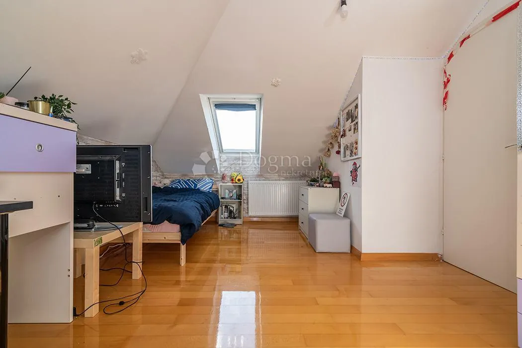 zagreb, bijenik, prekrasan četverosoban stan 107 m2, pogled - slika 7