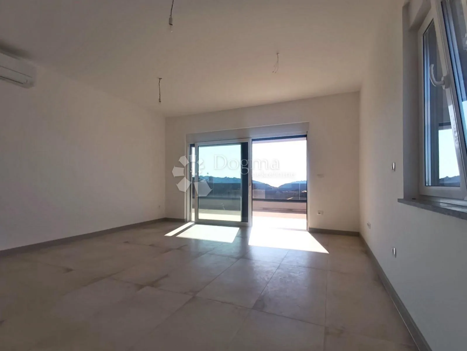 prekrasni penthouse s velikom terasom i pogledom na more! garaža! - slika 9