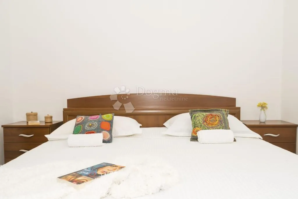 prodaja dva zasebna apartmana s pogledom na more - slika 32