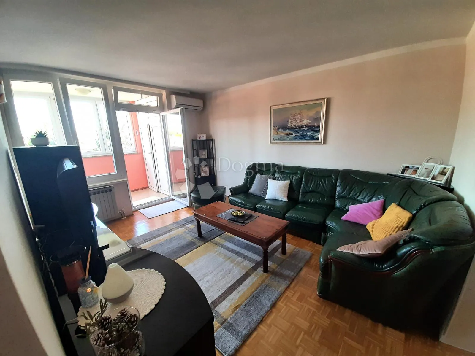 sesvete – 3,5-soban stan s loggiom, 64 m2, useljiv odmah! - slika 1