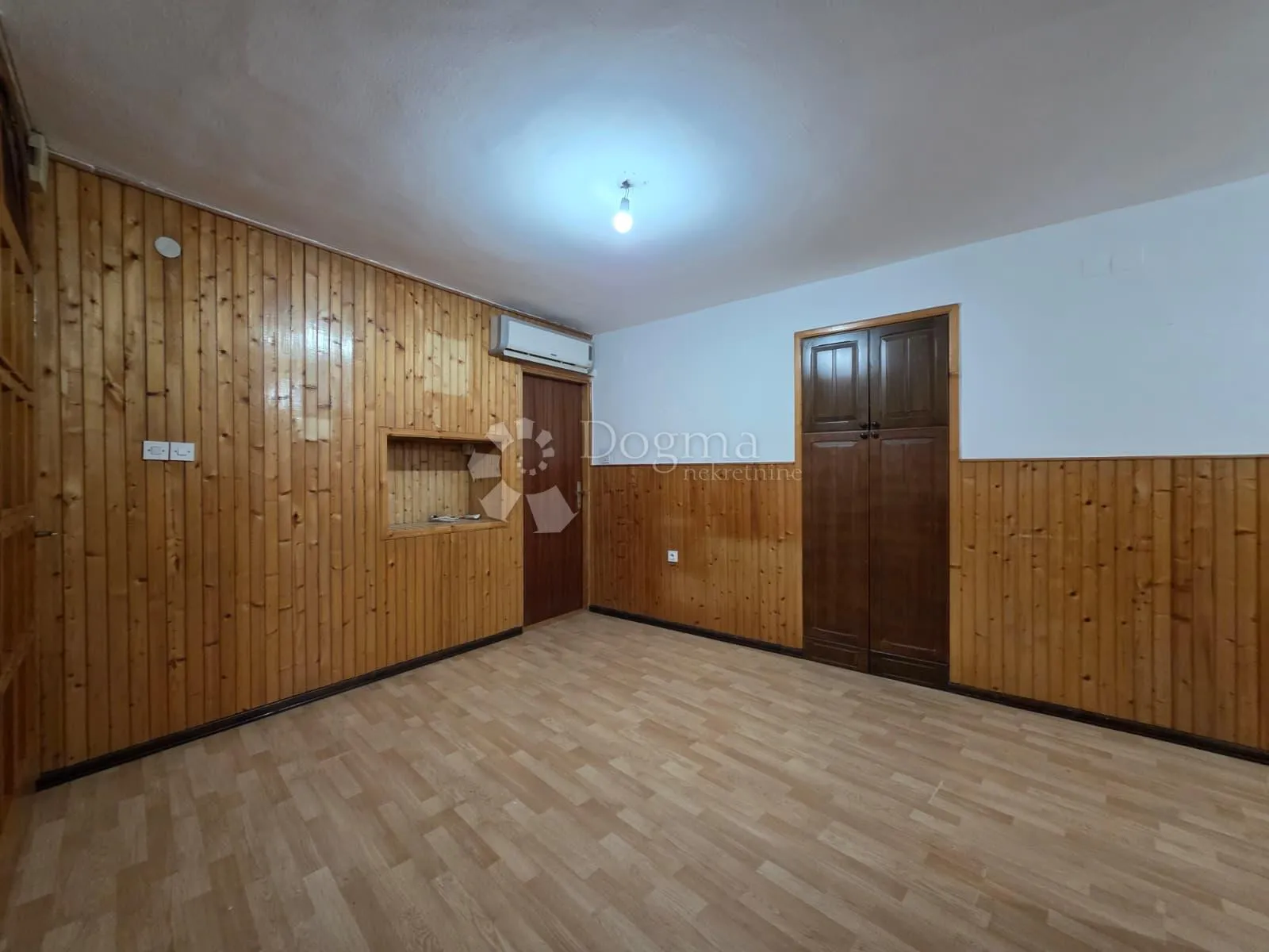 stan u starom gradu senja pun potencijala - slika 6