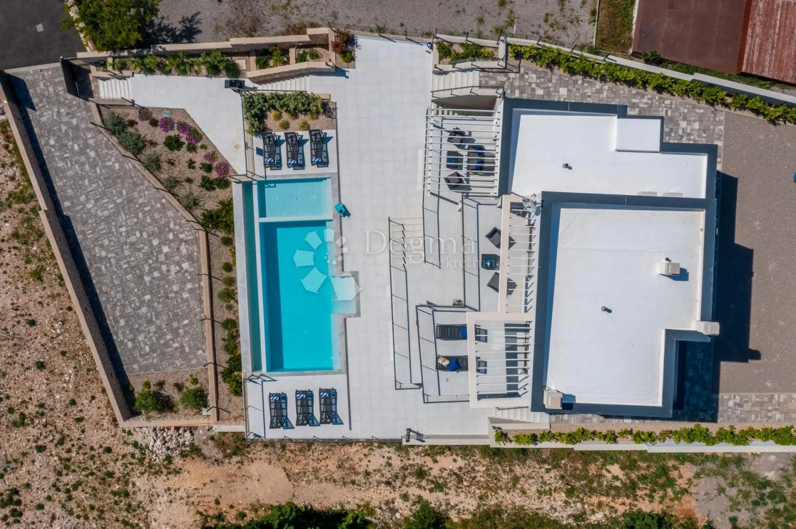 vila s bazenom - slika 31