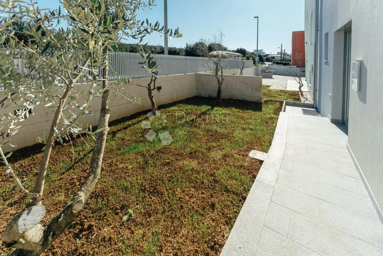 petrčane - s2 luksuzan stan s vrtom i krovnom terasom - slika 30