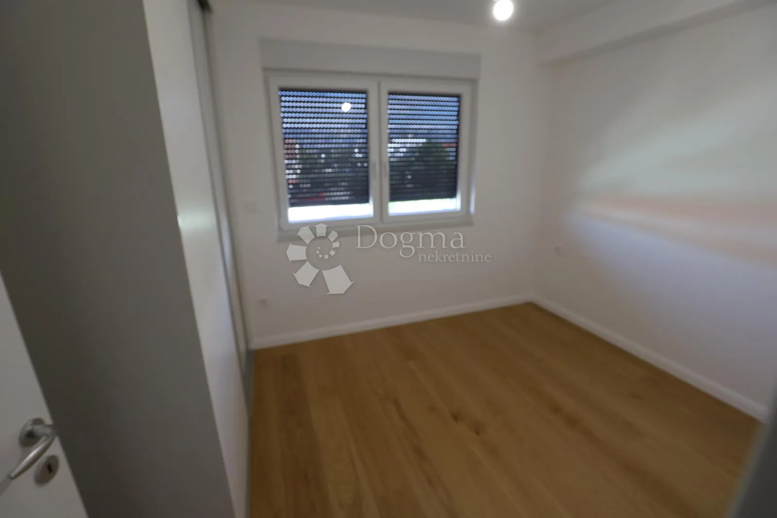 useljivi apartman kraj mora - slika 7