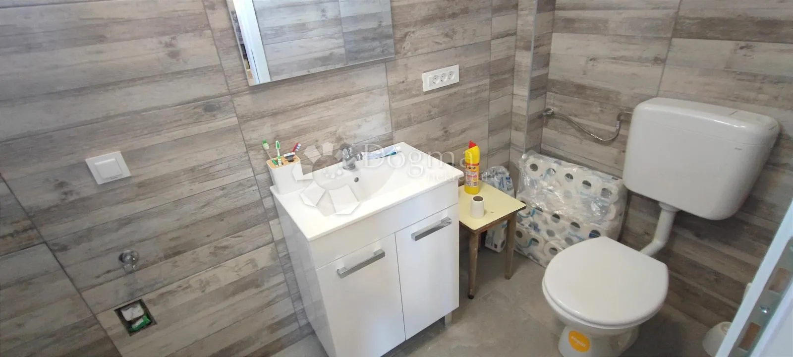 top samostojeća kuća s 3 apartmana (300m od mora), povljana - slika 20