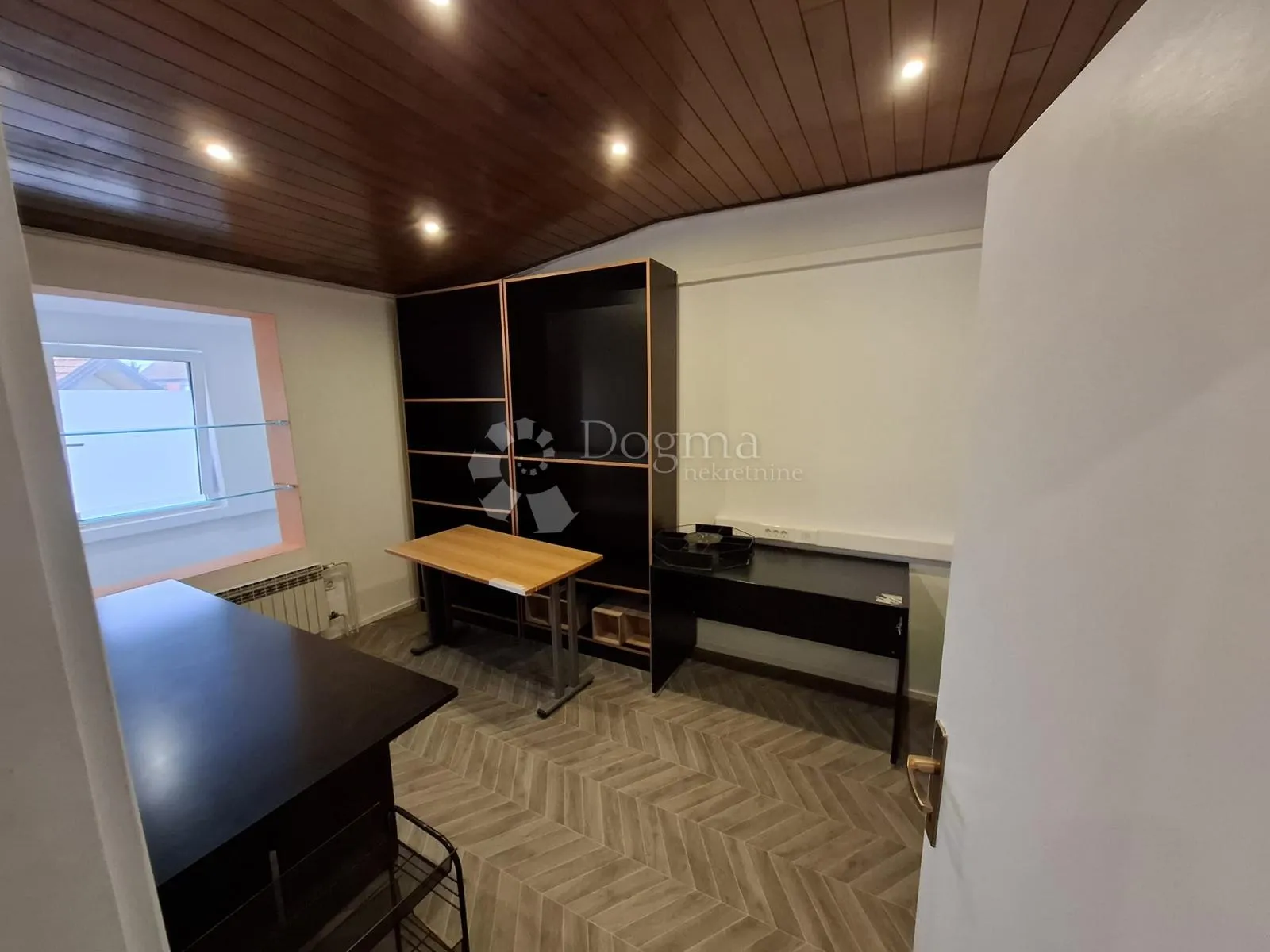 stambeno-poslovna zgrada trnje, 421 m², parking - slika 15