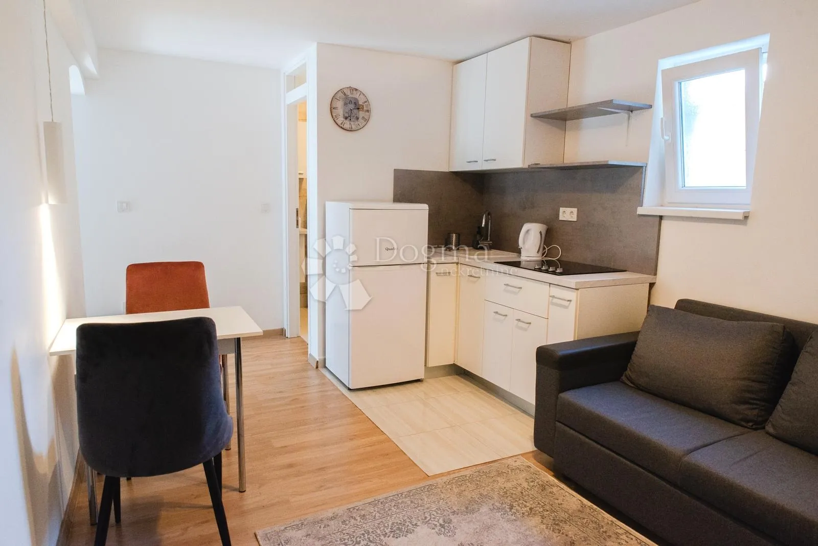 3 studio apartmana s uhodanim dnevnim najmom!! - slika 13