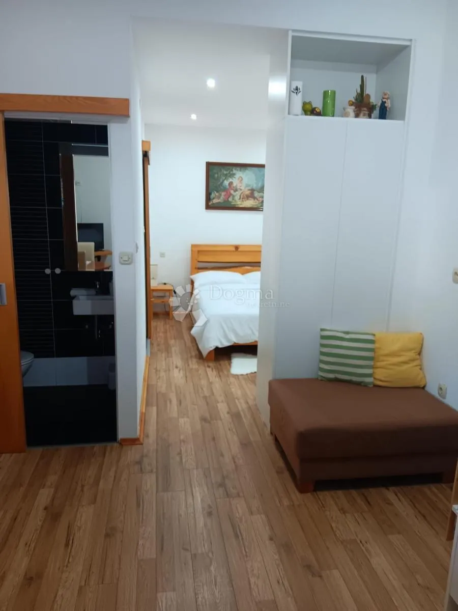 kuća u korenici, za investiciju i život - slika 7