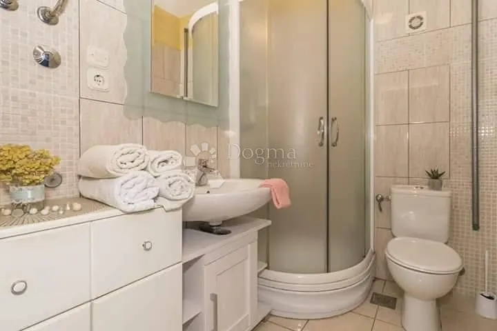 prodaja dva zasebna apartmana s pogledom na more - slika 15