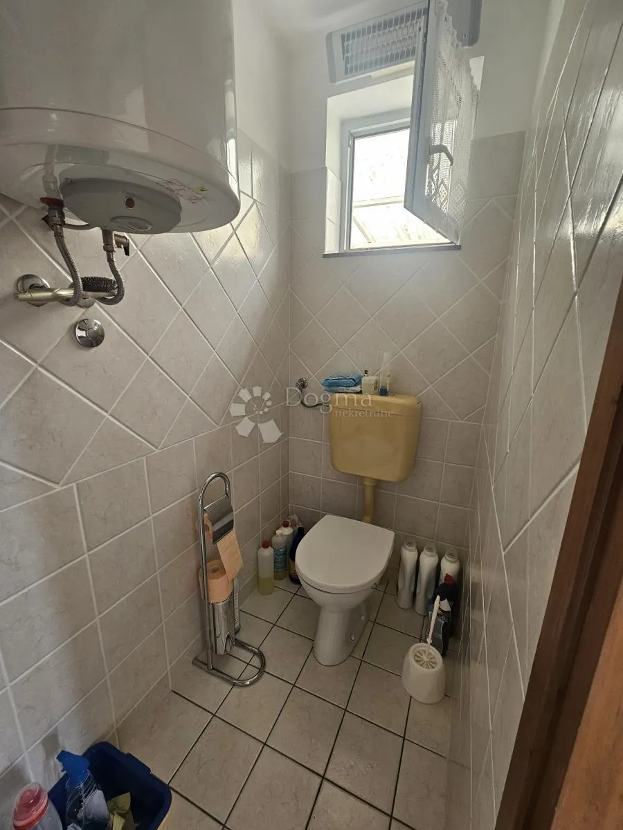 mali apartman s pogledom na more - slika 5