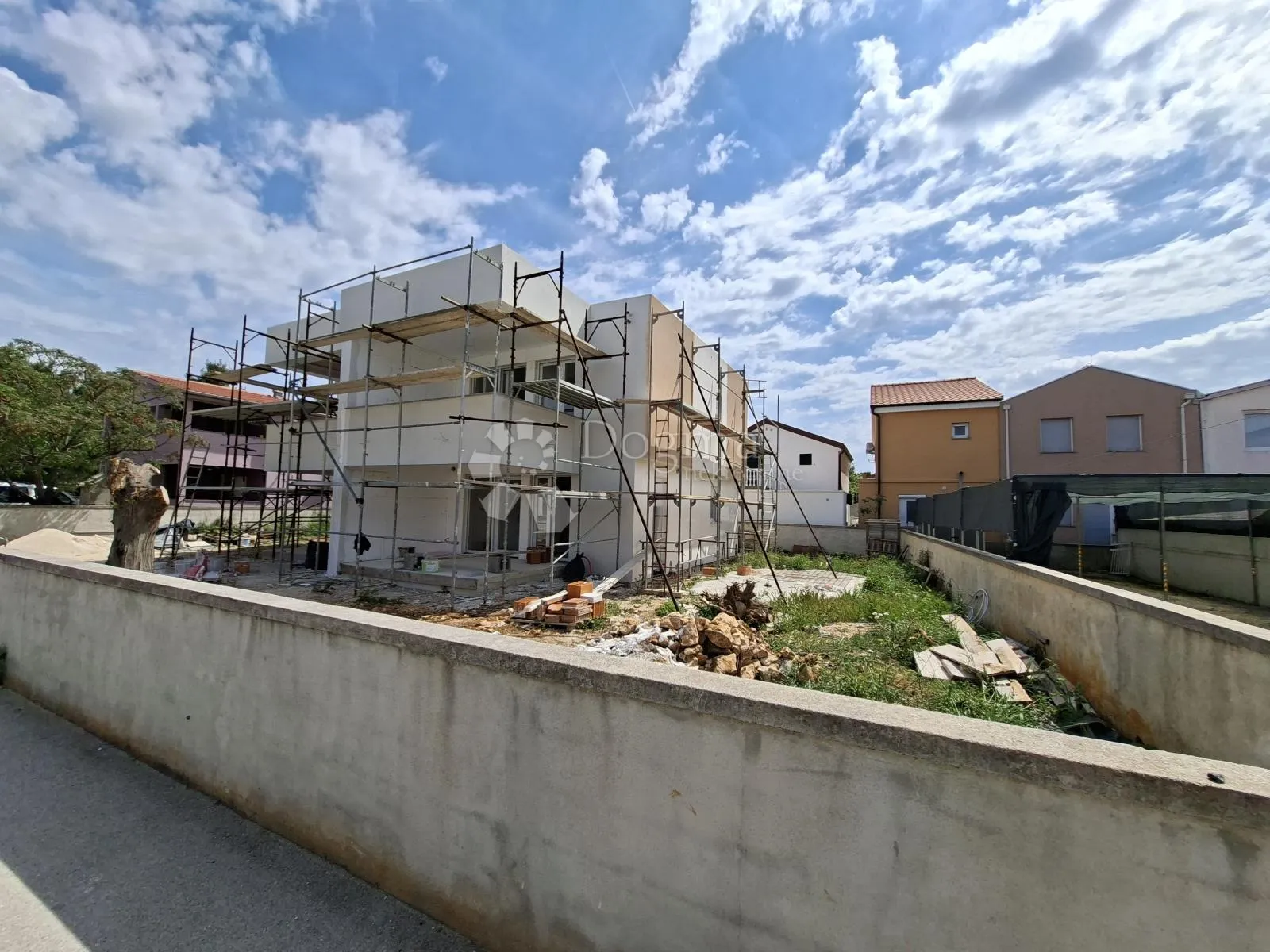 dvoetažni apartman sa bazenom - slika 2