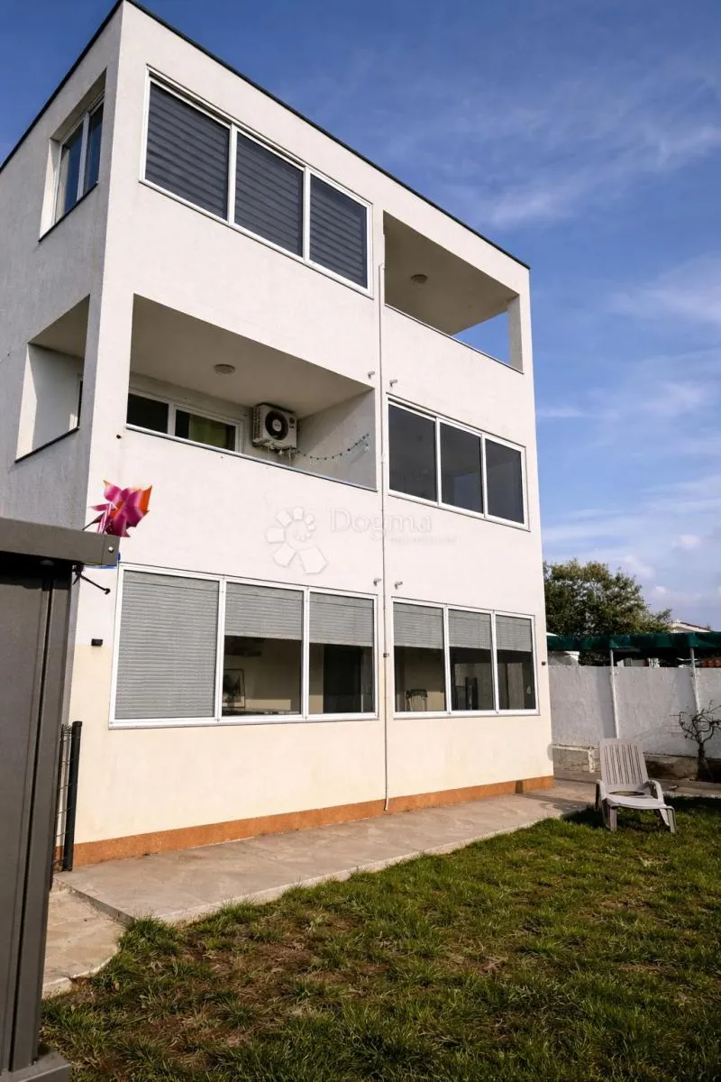 petrčane - 2s stan u prizemlju s vrtom +2 parkirna mjesta - slika 14