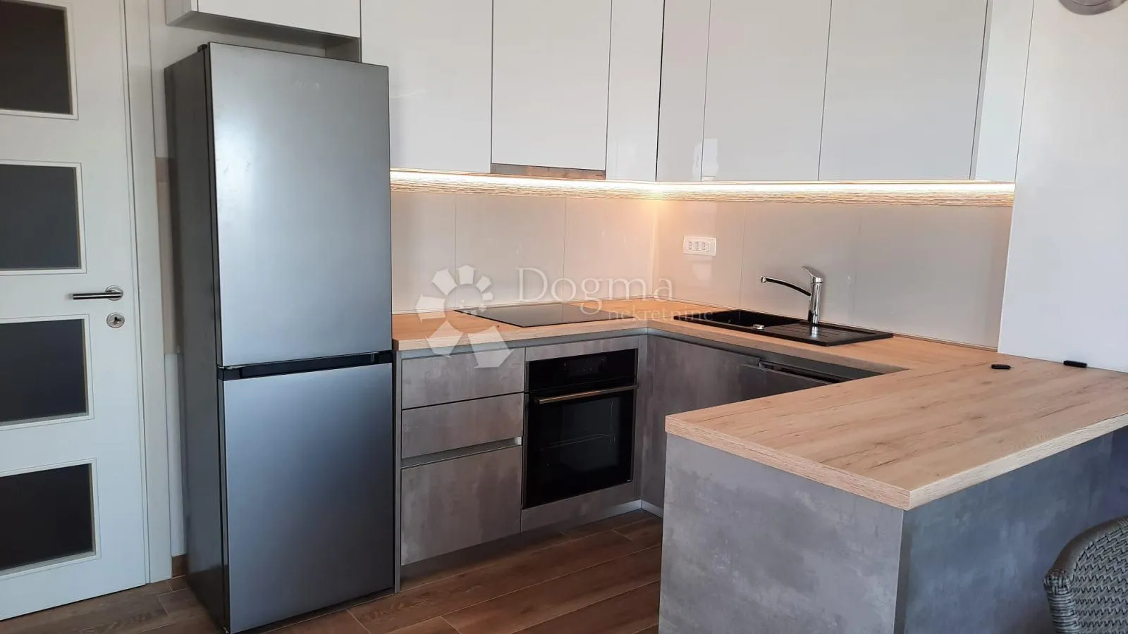 apartman s pogledom na more i velikim dvorištem, 400 m od mora - slika 3