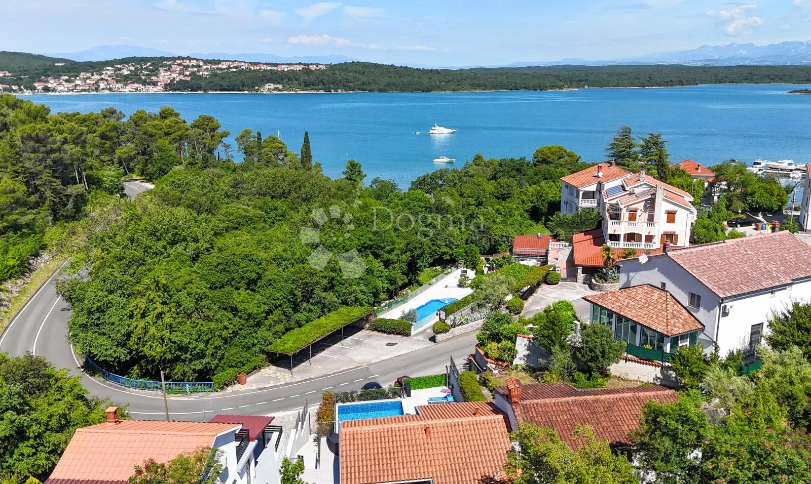 vila s bazenom na krku – odmor i investicija! - slika 39
