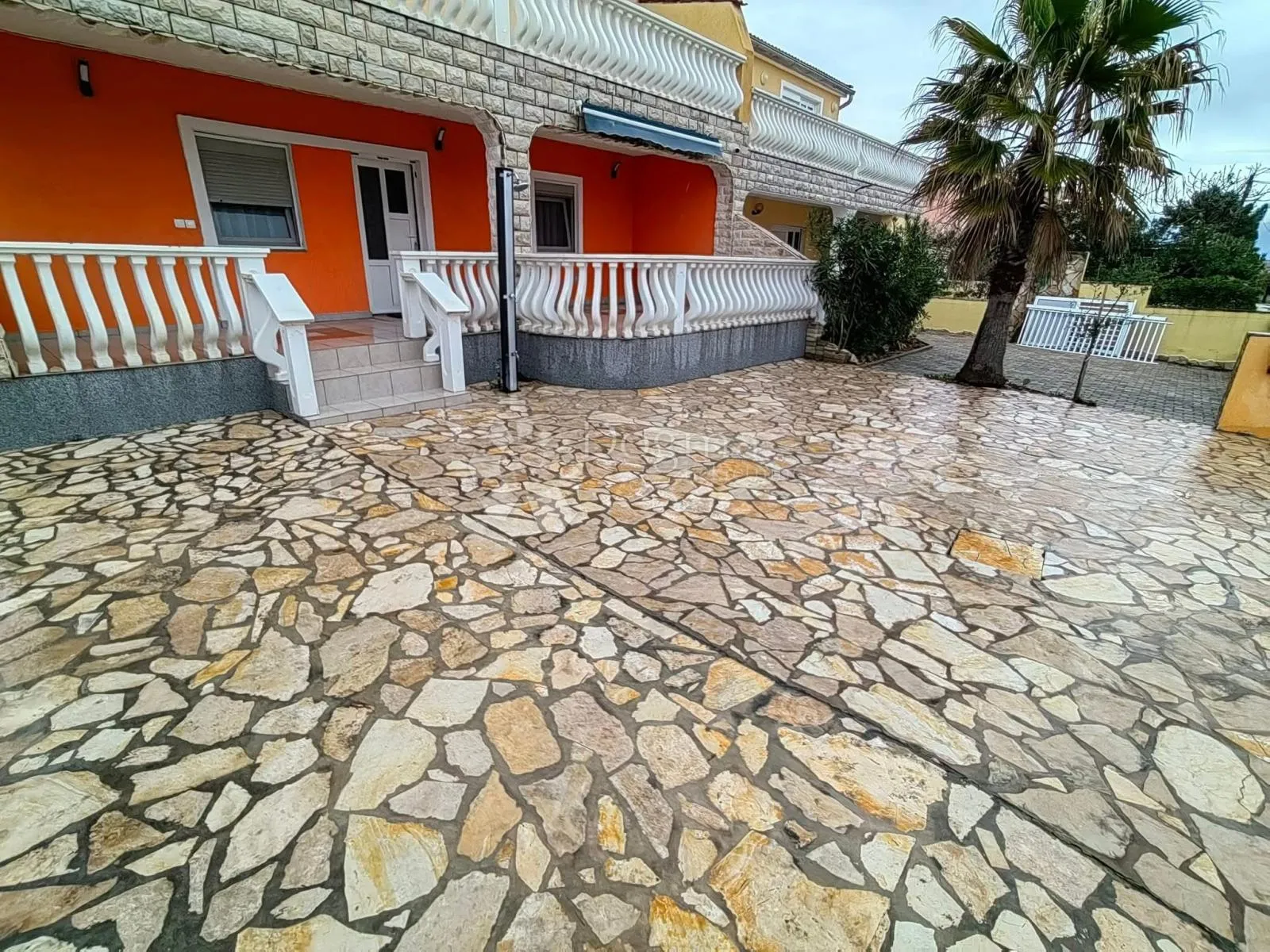 prodaje se apartman u prizemlju vir-straža - slika 5