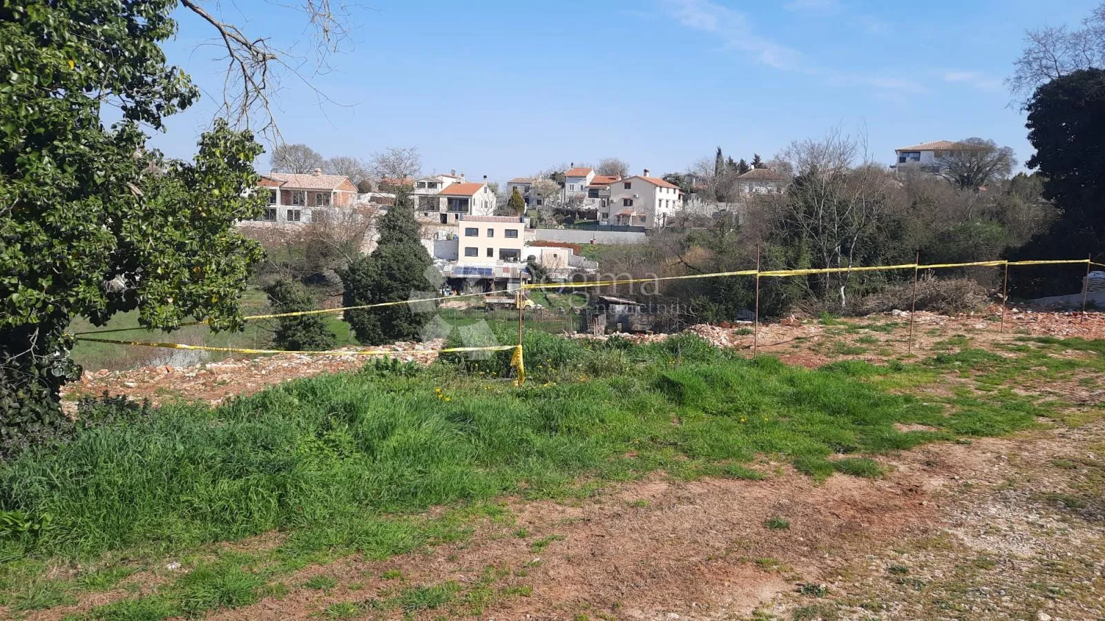 Investitorski HIT u centru Loborike – 800 m² za 2 dvojne kuće! - Loborika, Marčana
