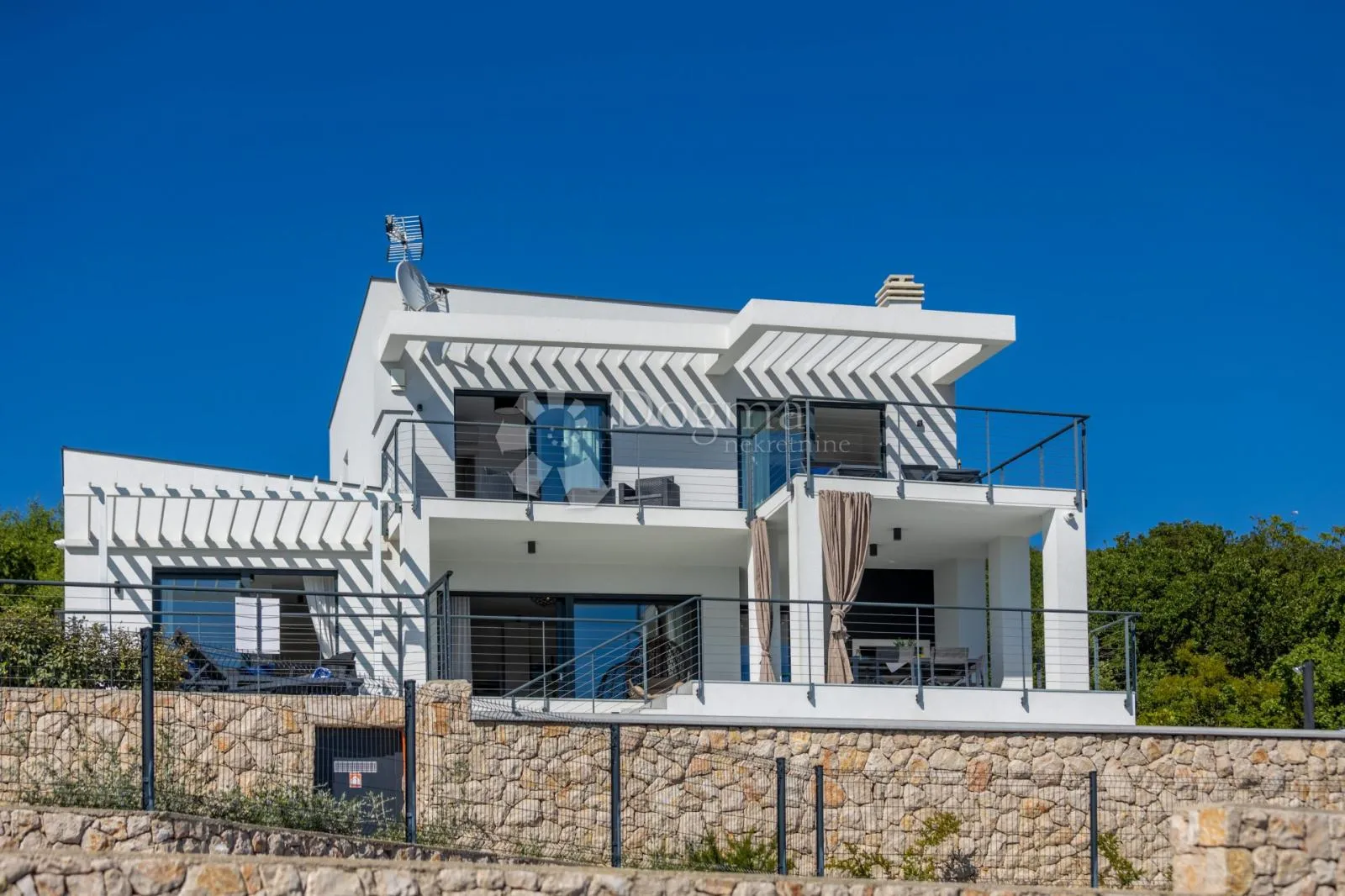 vila s bazenom - slika 37