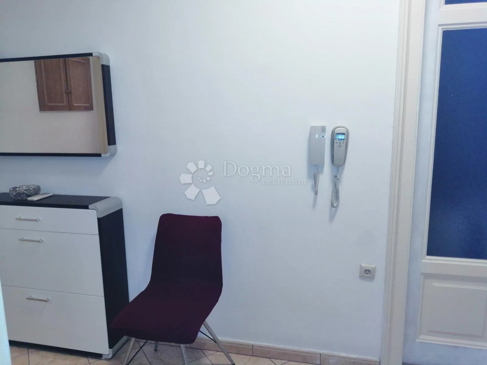 veliki gospodski 4s stan u centru - slika 26