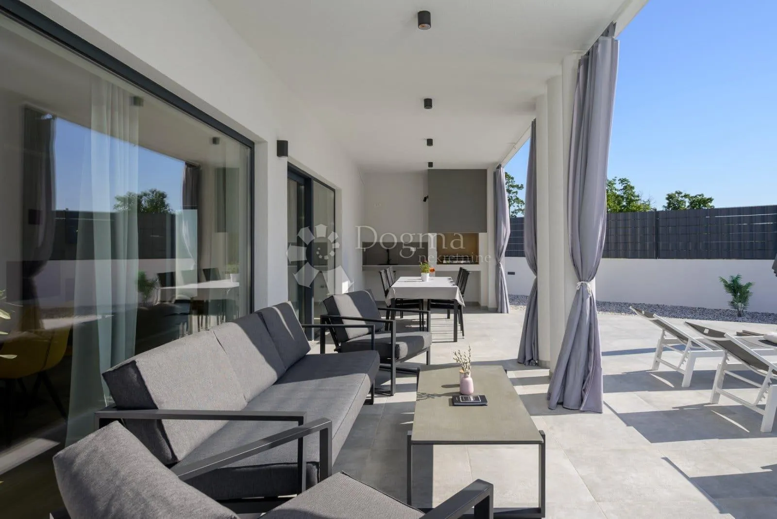 prekrasna villa s okućnicom od 983m2 i bazenom, mirna lokacija - slika 3