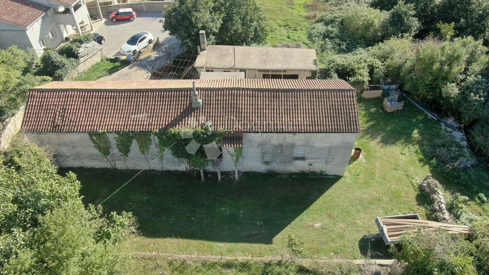 starina za adaptaciju sa velikom okućnicom u okolici žminja - slika 4