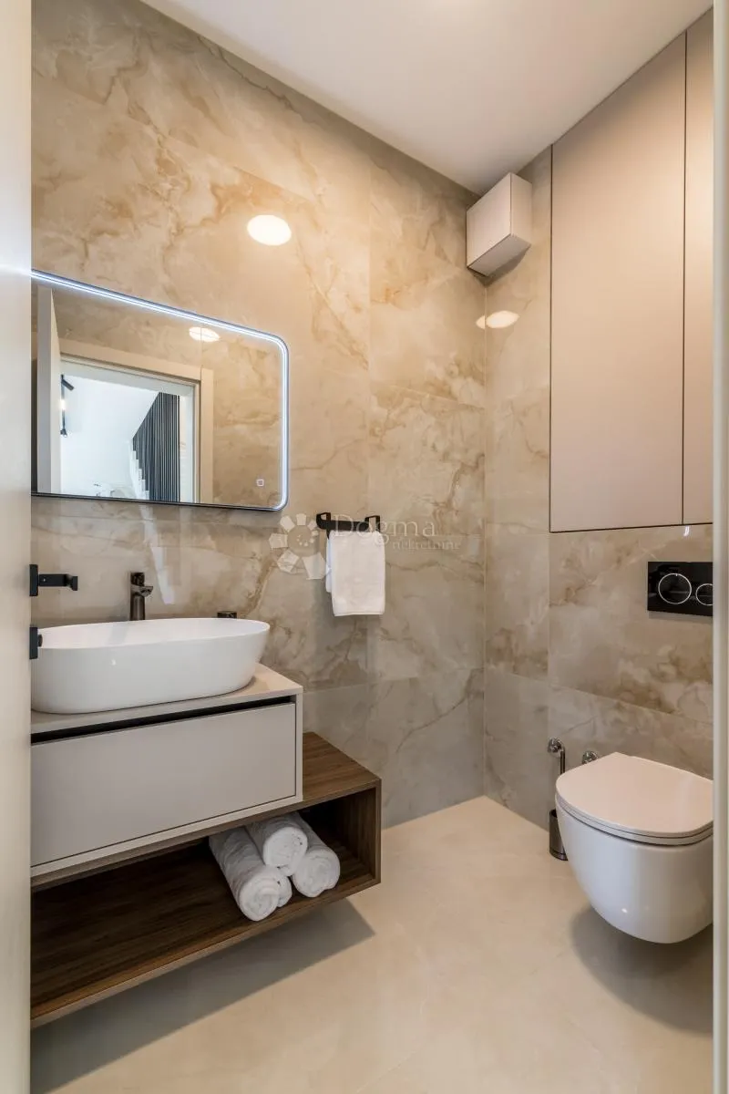 vila sa spektakularnim pogledom, dugi rat - slika 10