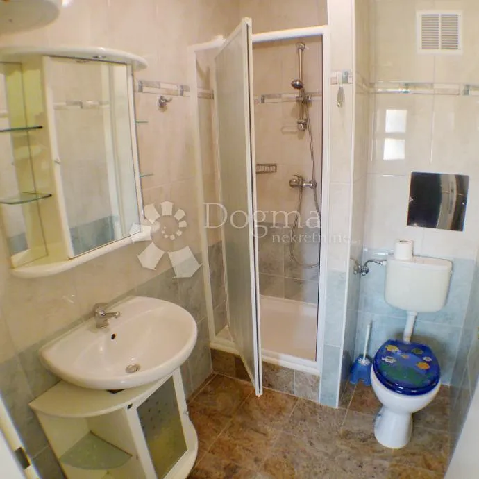 apartmanska kuća s bazenom na frekventnoj lokaciji! - slika 15
